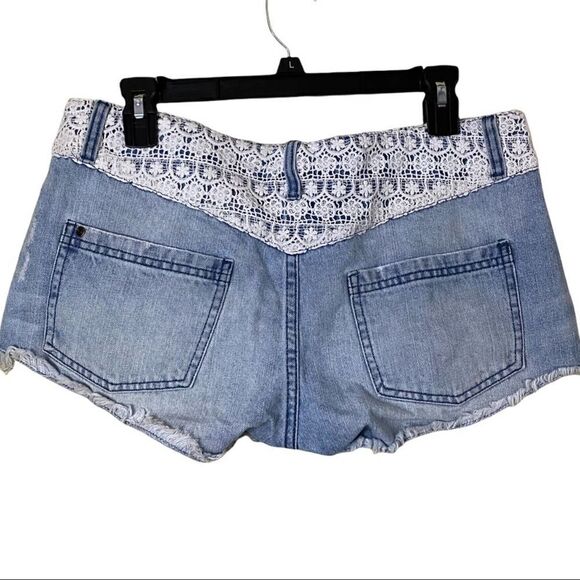 Denim Cut Off Lace Accent Shorts By Elements Size 30 - Picture 6 of 6